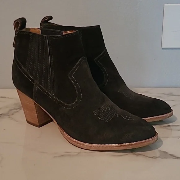 Dolce Vita Jones Dark Gray Suede Leather Chelsea Western Ankle Booties Wmn 9.5 - Picture 2 of 16